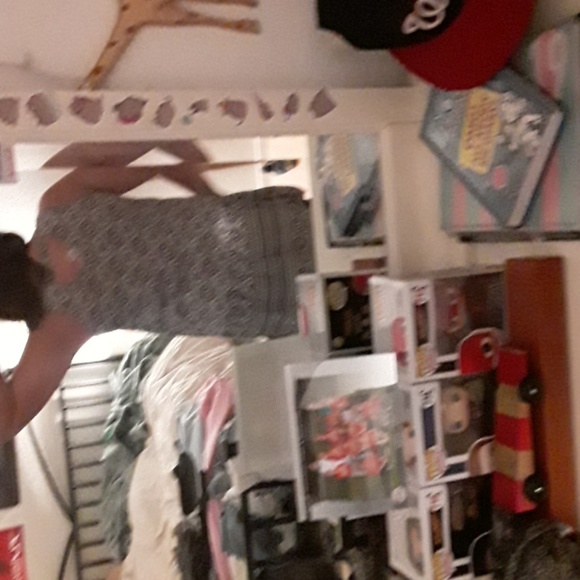 A dress - Picture 6 of 6